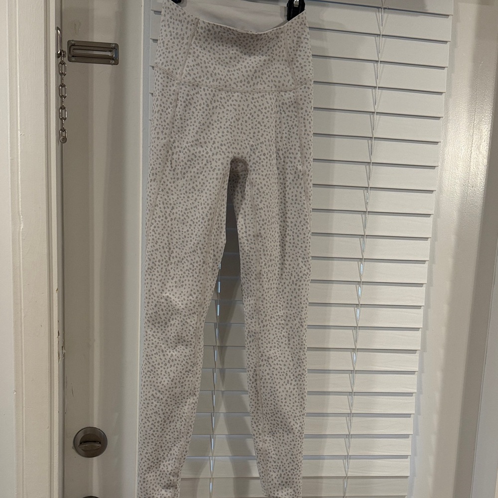 1st Phorm Reversible White and Gray Patterned Leggings